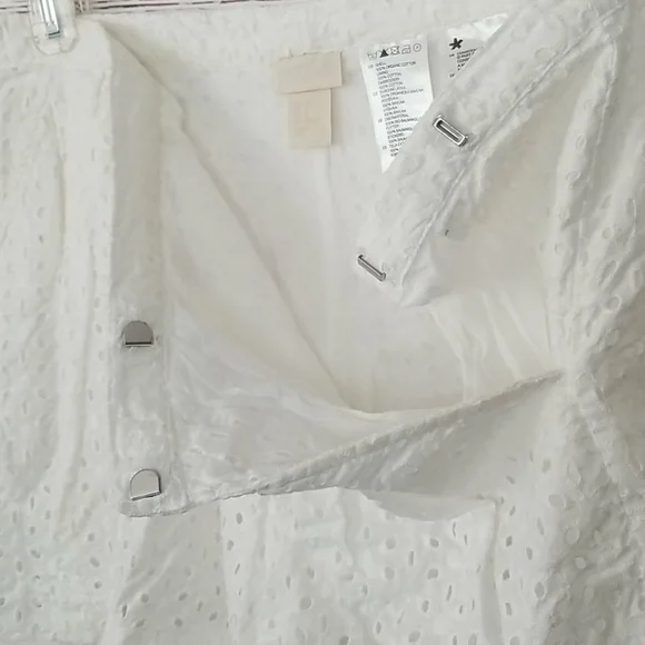 H&M // conscious collection white eyelet shorts - Picture 11 of 16